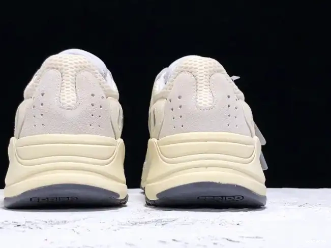 Adidas Analog EG7596 Yeezy Boost 700 0505